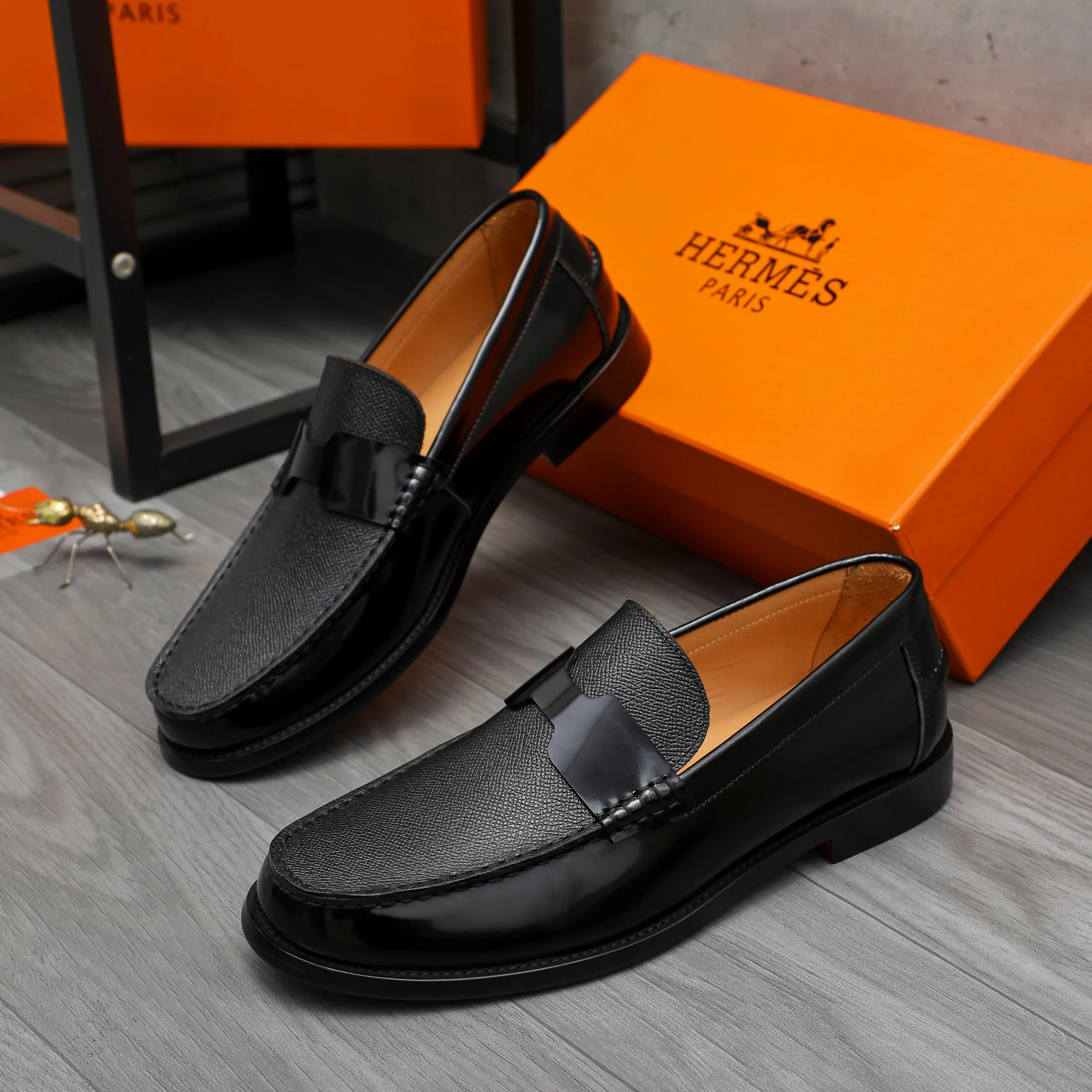 Men's shoes 💰p540 Product trademark: HERMES "Hermès" business slip-on leather shoes. Regular size: 38-46 (38.45.46 is custom-made and non-returnable) Product material: Selected pebbled cowhide stitched with pearlescent cowhide upper, cowhide lining, original rubber outsole